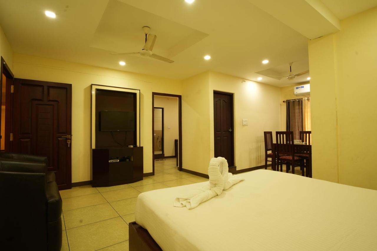 K V Suites Kochi Exterior foto