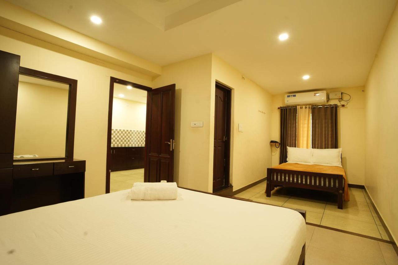 K V Suites Kochi Exterior foto