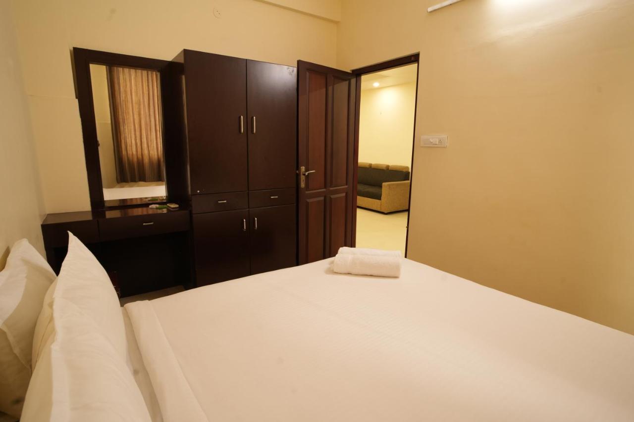 K V Suites Kochi Exterior foto