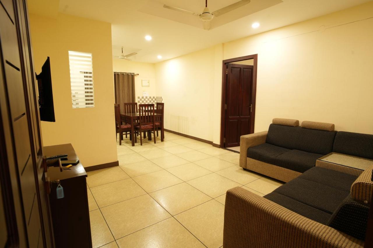 K V Suites Kochi Exterior foto