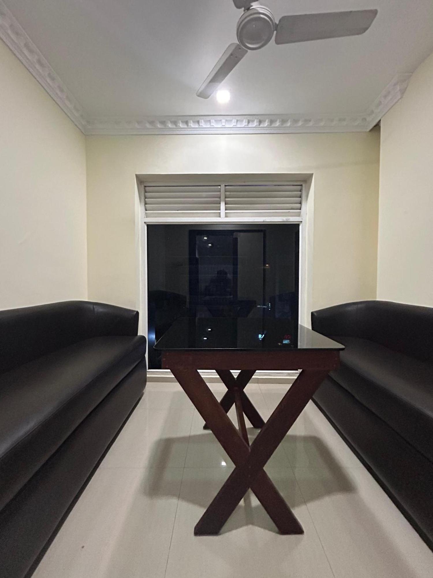 K V Suites Kochi Exterior foto