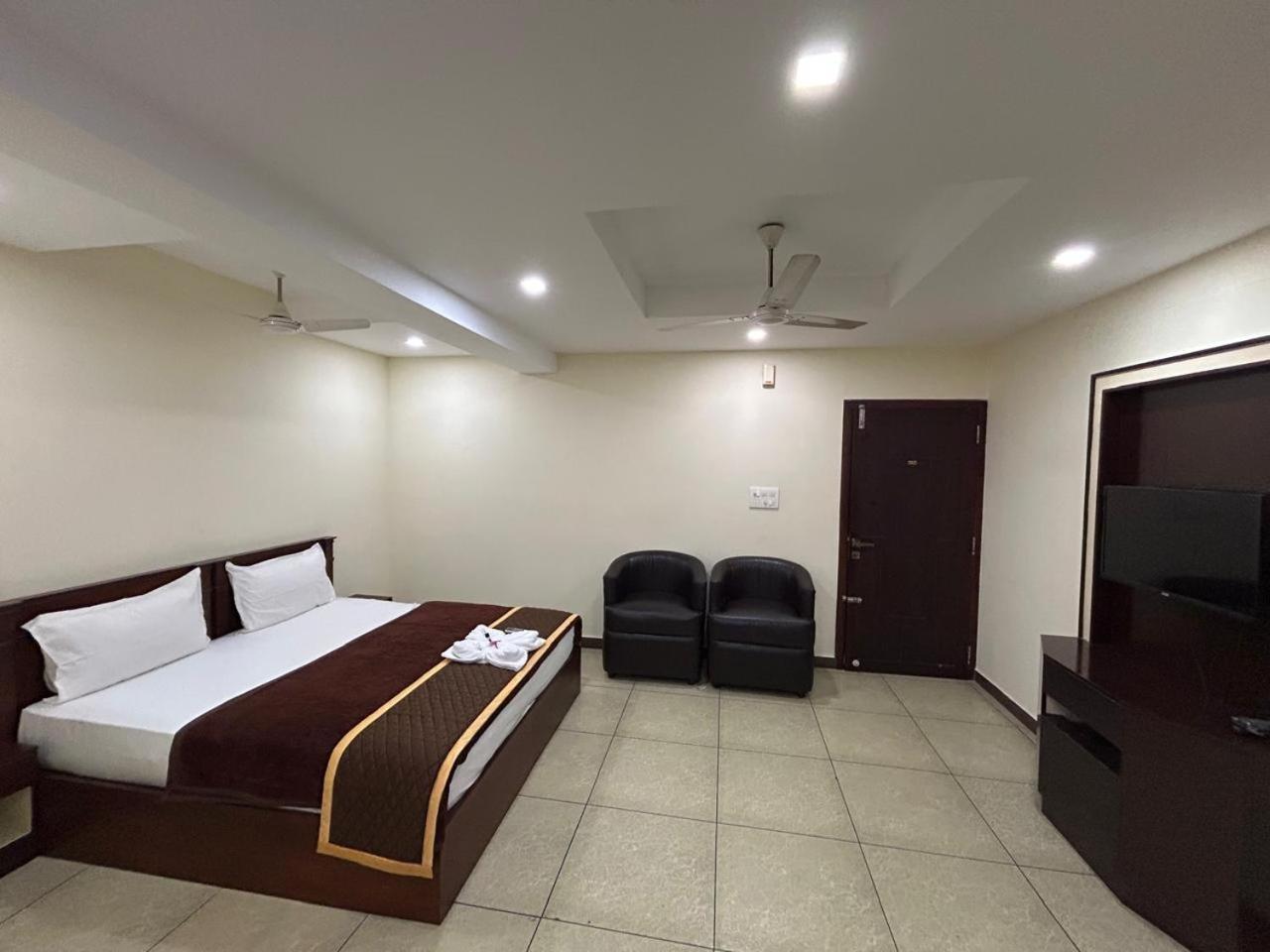 K V Suites Kochi Exterior foto